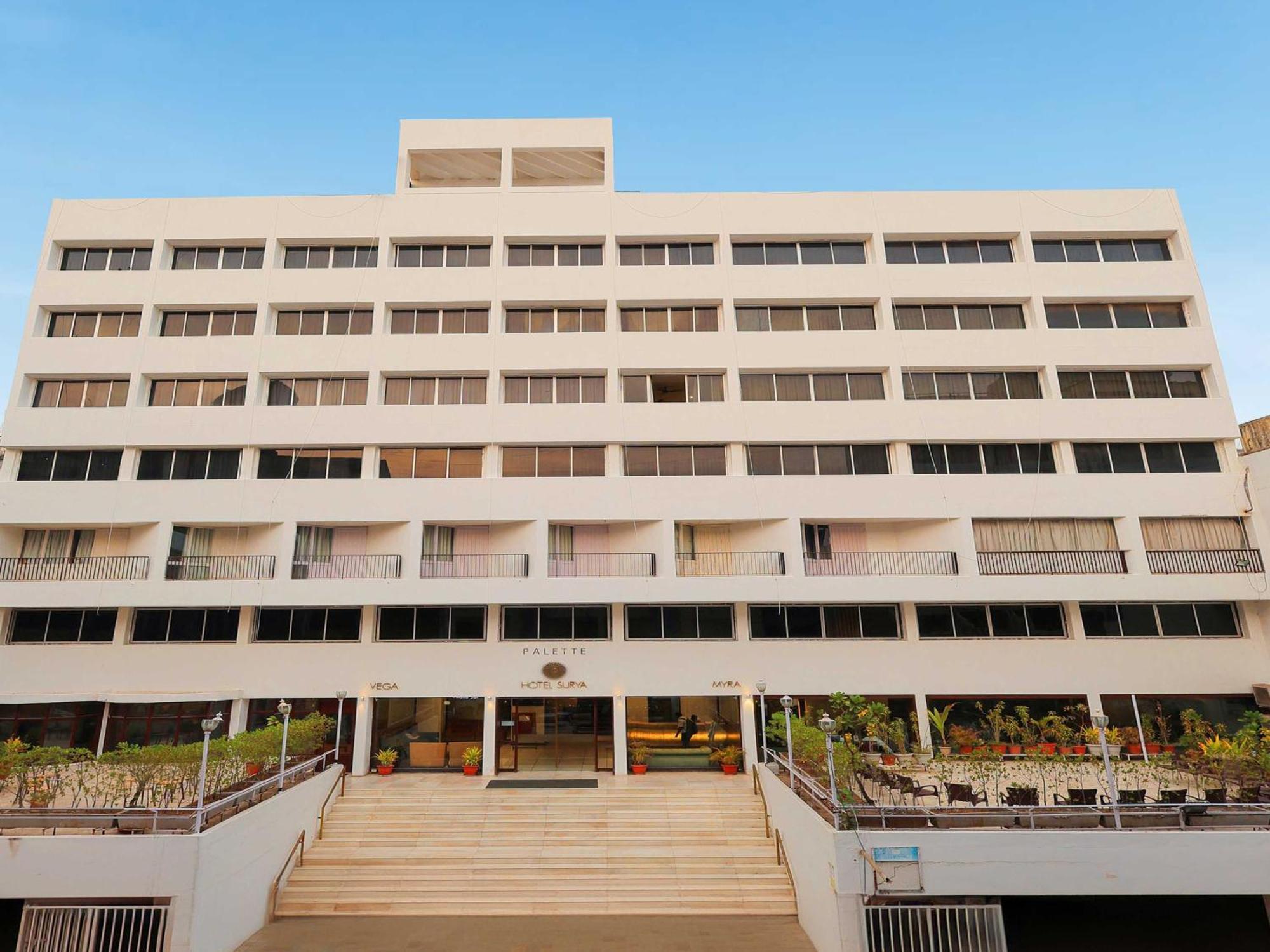 Palette Hotel Surya Vadodara Buitenkant foto