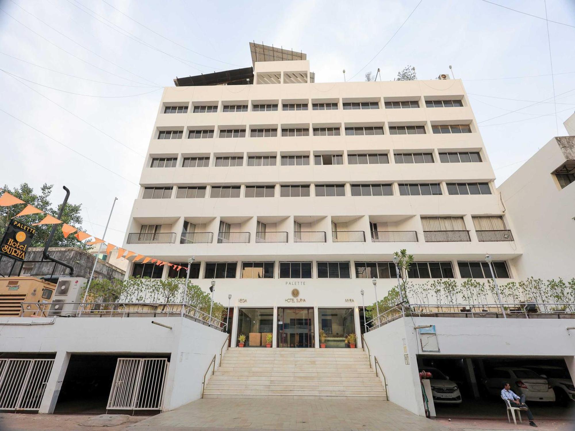 Palette Hotel Surya Vadodara Buitenkant foto