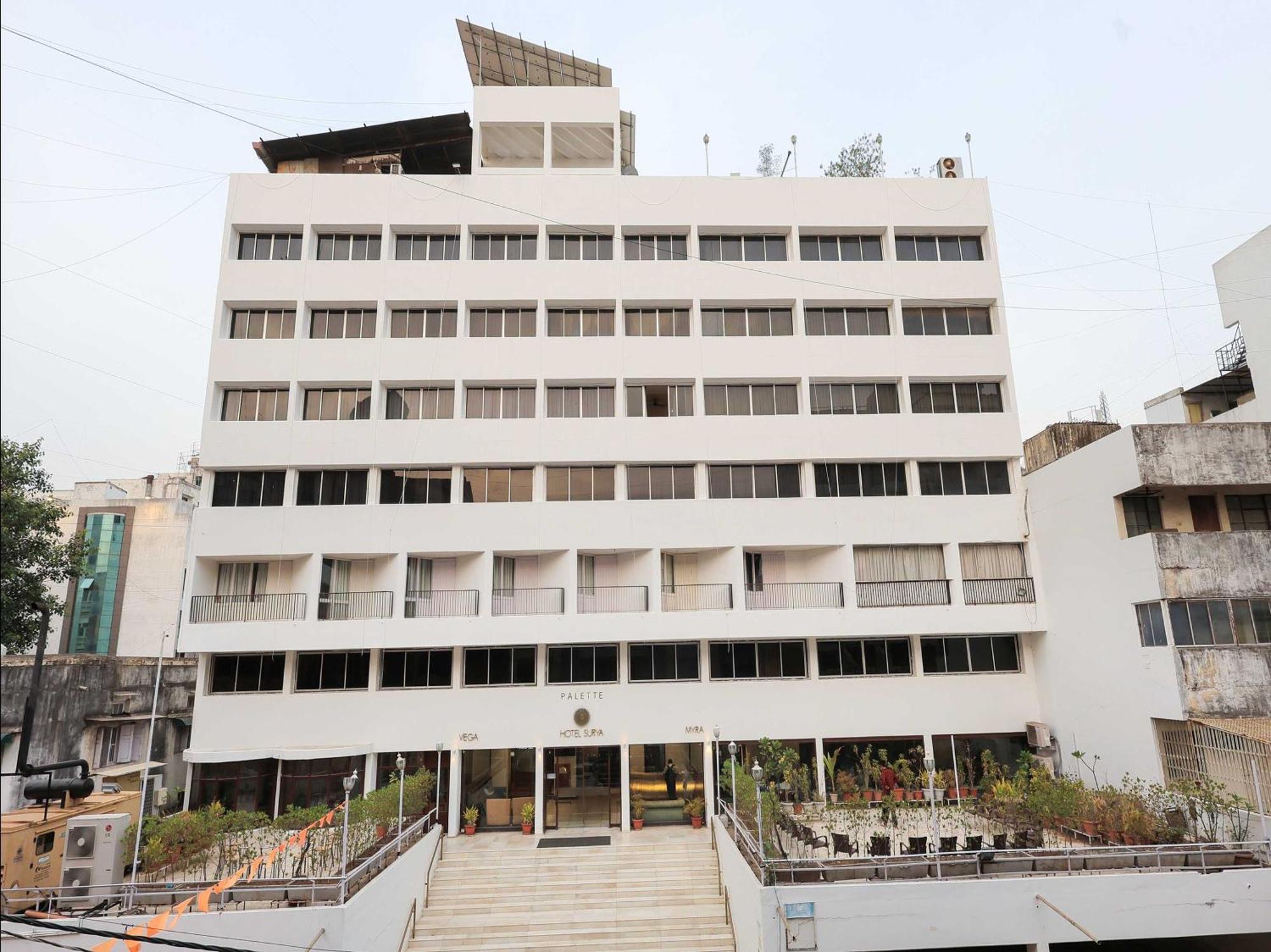 Palette Hotel Surya Vadodara Buitenkant foto